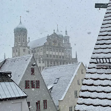 Maerzenbad Palais - Altstadt & Rathausblick *